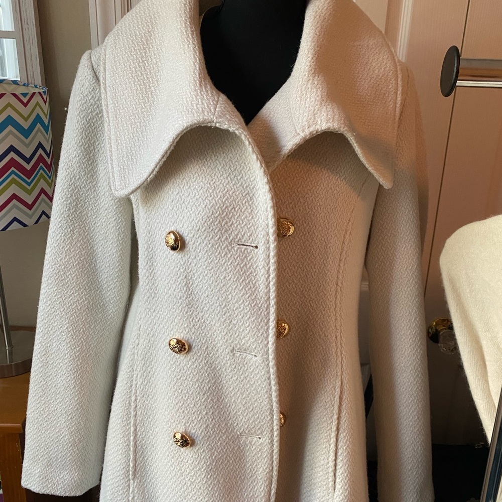 Ivory coat with gold buttons😍🔥